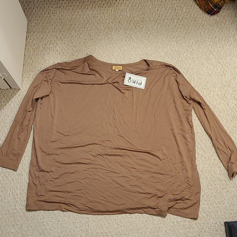 Flowy, 3/4 length sleeve, piko shirt